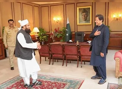 Maulana Tariq Jameel meets PM imran khan 