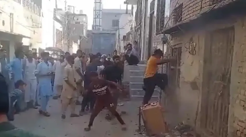 Police Intervene as Mob Attacks Homes in Sargodha Over Quran Desecration 