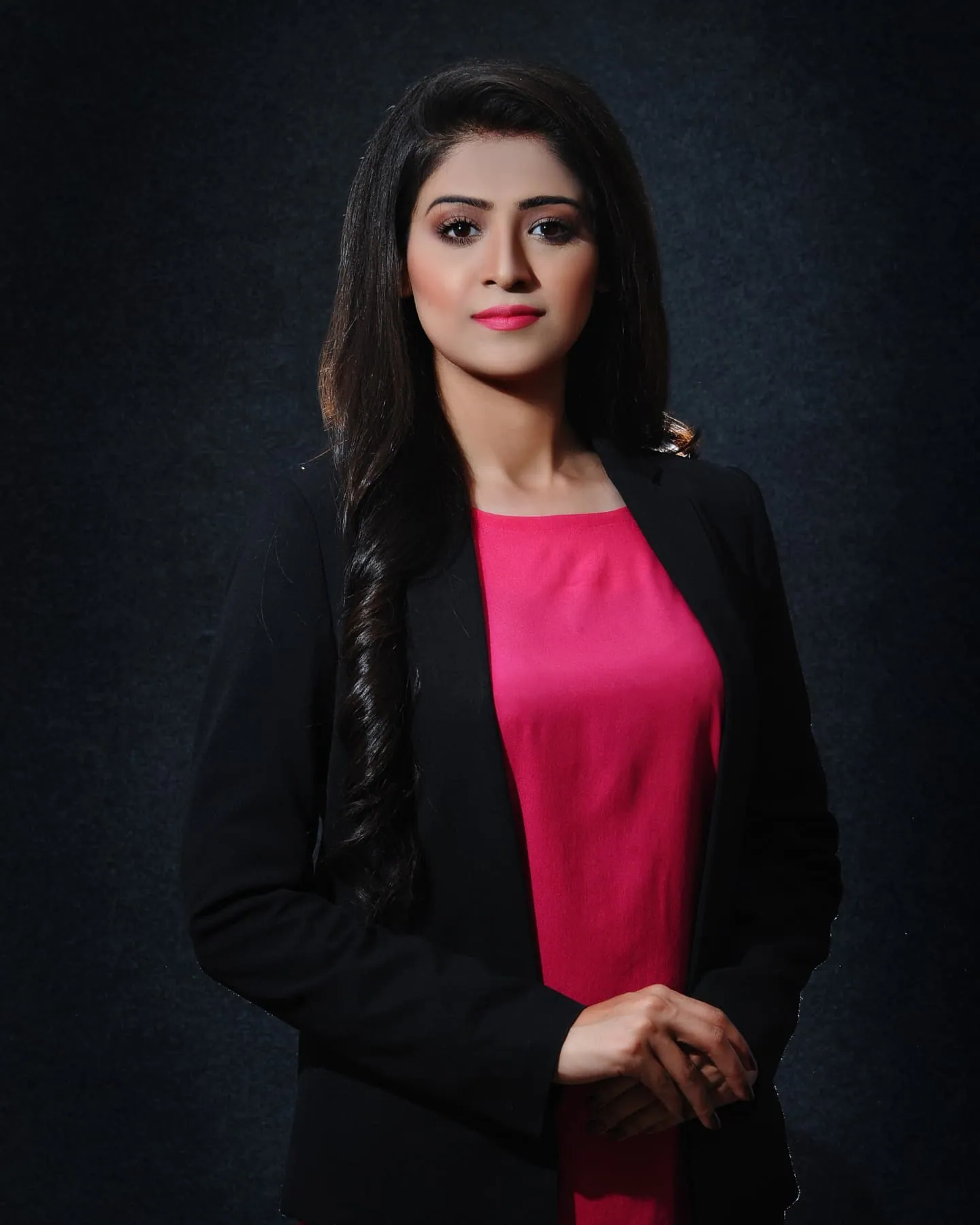 Aniqa Nisar News Anchor: Career, Net Worth & Social Media Profiles